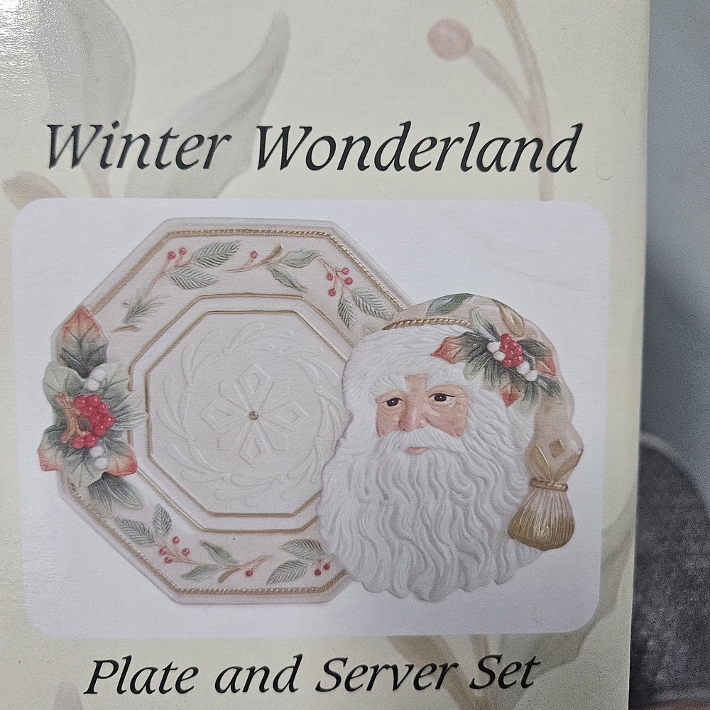 Fitz and Floyd Red Holiday Plate Set